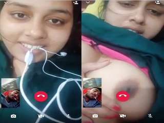 Today Exclusive- Hot Look Desi Girl Showing Her Boobs on Video call