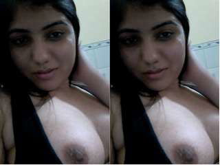 Today Exclusive- Hot Desi Girl Showing Boob