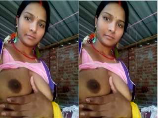 Today Exclusive- Village Bhabhi Showing Boobs and Pussy