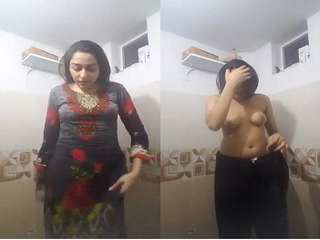 Today Exclusive -Cute Paki Girl Record her Nude Video For Lover