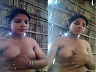 Today Exclusive-Cute Village Girl Record Her Nude Selfie