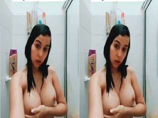 Today Exclusive- Sexy Indian  Girl Bathing