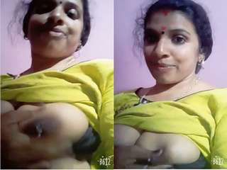Today Exclusive – Mallu Bhabhi Shows Her Milky Boobs