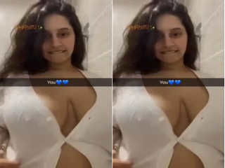 Today Exclusive – Horny Paki Girl Shows Boobs and Blowjob Part 2