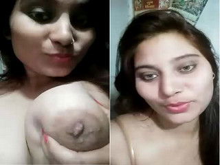 Today Exclusive- Hot Desi Girl Shows Her Boobs