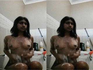 Today Exclusive- Cute Desi Girl Bathing and Shows Her Nude Body part 1