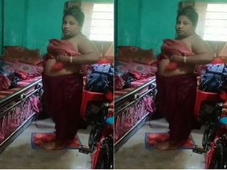 Today Exclusive-Desi Bhabhi Changing Cloths After Bathing