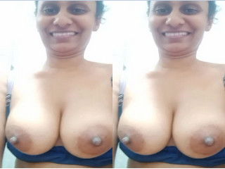 Sexy Lankan Wife Shows Boobs Part 1