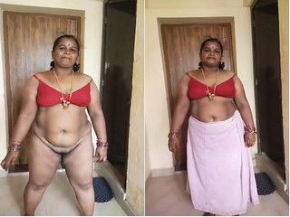 Mallu Bhabhi Shows Pussy