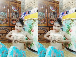 Horny Desi Girl Shows her Nude Body Part 4