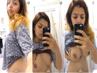 Desi Girl Record Her Selfie