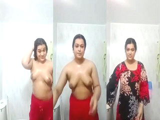 Hot Desi Girl Bathing