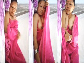 Desi Nepali Bhabhi SHows Her Boobs Part 2