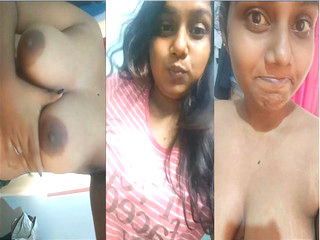 Desi Girl Shows Her Big Boobs