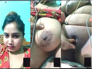 Desi Girl Shows Her Big Boobs and Pussy