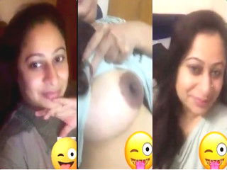 Desi Bhabhi Shows Her Boobs