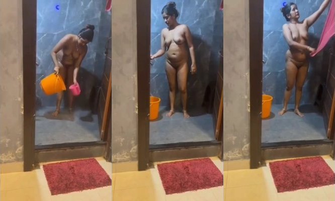 Sexy Mallu Randi Bathing