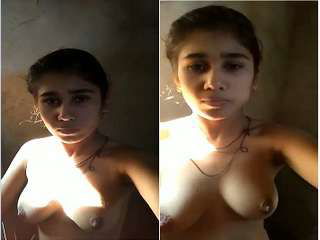 Exclusive- Sexy Desi Girl Showing her Boobs