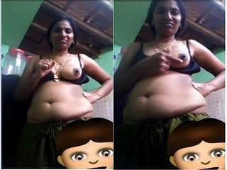 Today Exclusive- Super Hot Look Telugu Bhabhi Showing her Boobs on Video Call