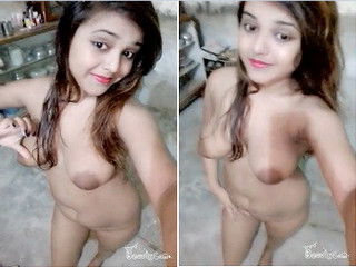 Exclusive- Hot look Indian Girl Record Nude Selfie For Lover